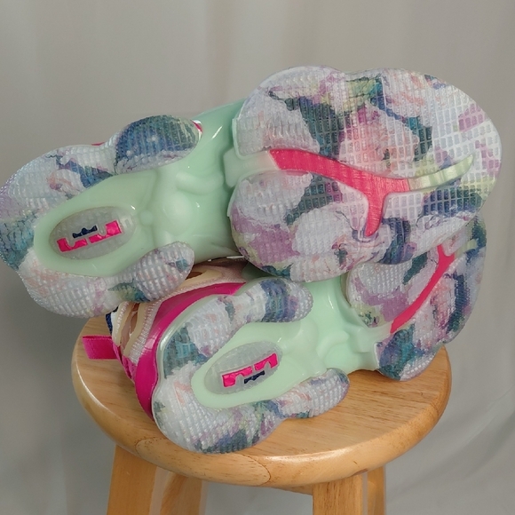 Nike Multicolor Sneakers with Pink and Mint Accents - Picture 4 of 4